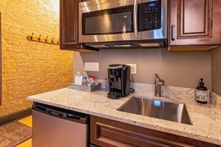 Hip Urban Loft-Small Town Charm-124 Lofts #2 West Dundee المظهر الخارجي الصورة